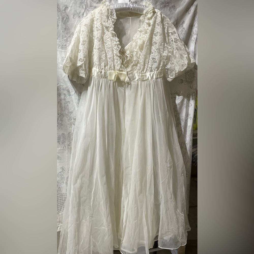 Vintage Radcliffe pegnoir set gown and robe